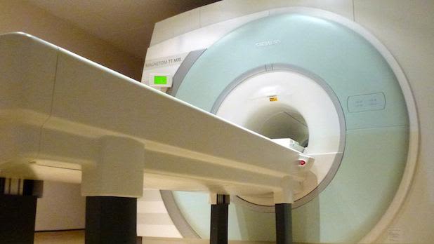We develop techniques and hardware on the Centre’s 7 Tesla MRI scanner to offer neuroscientists exciting new possibilities to image the structure, function and biochemistry of the human brain.